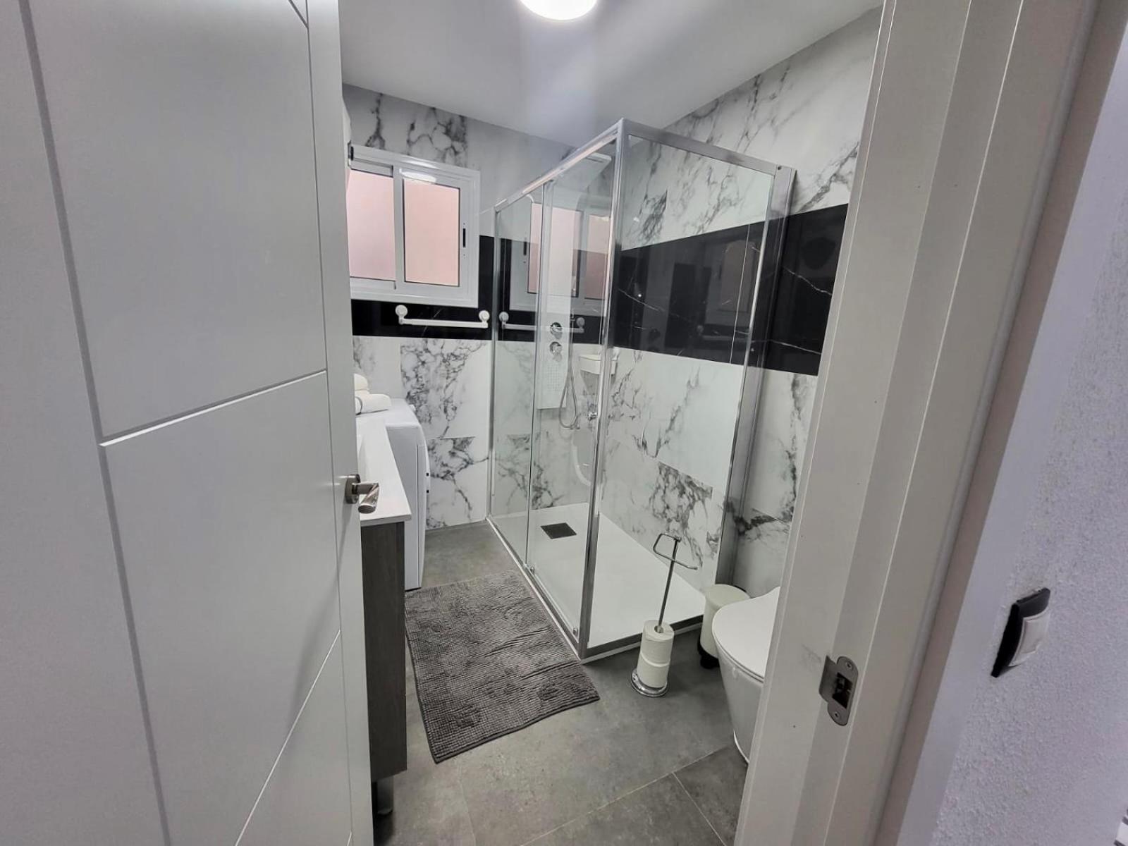 2 Bedrooms Flat + Balcony + Parking At Canteras Apartment Las Palmas de Gran Canaria