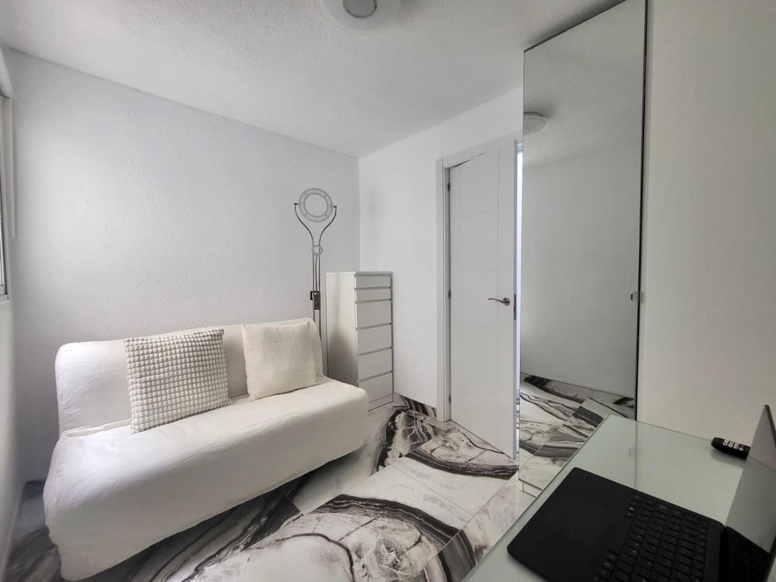 Apartment 2 Bedrooms Flat + Balcony + Parking At Canteras Las Palmas de Gran Canaria