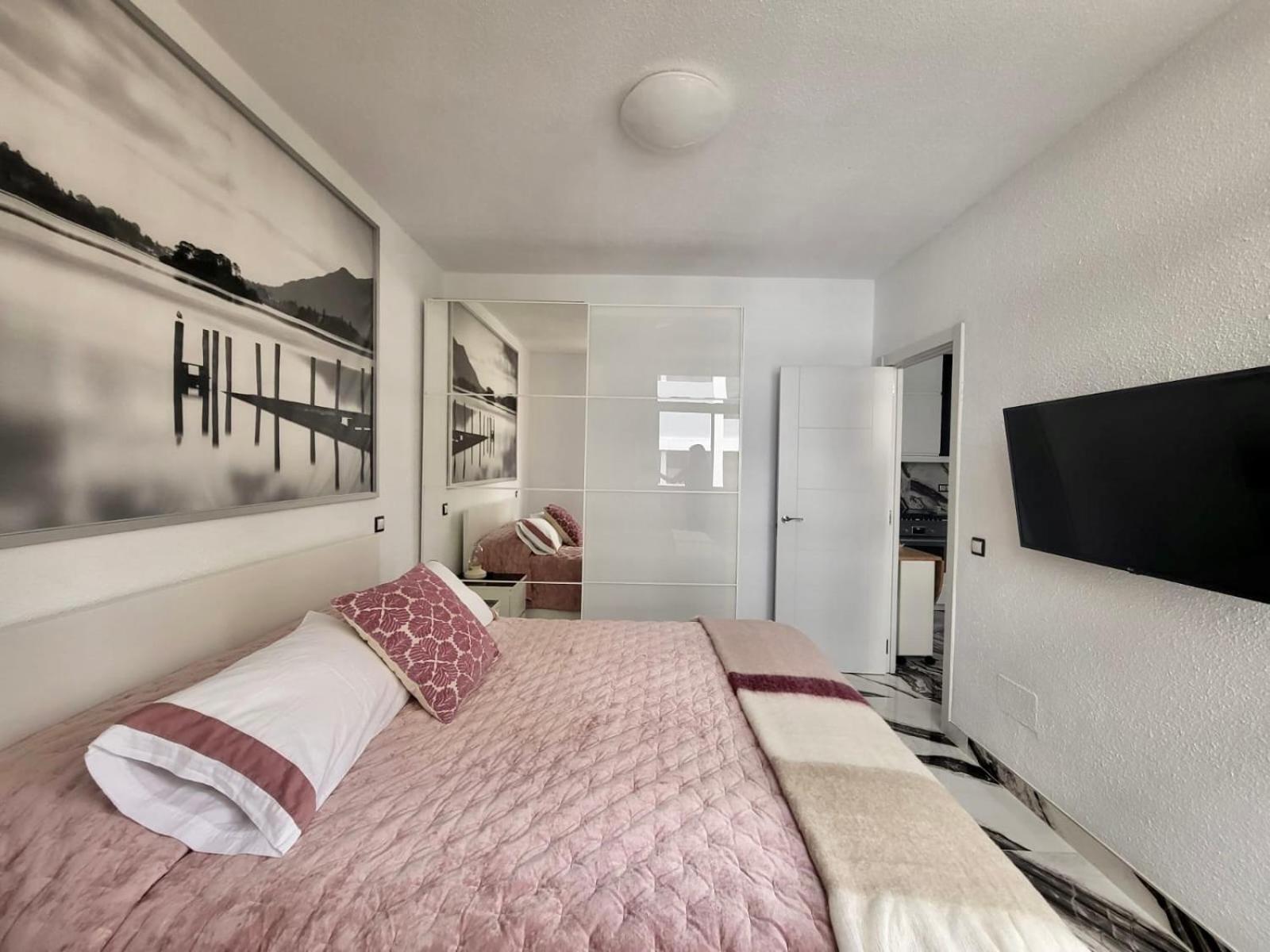 2 Bedrooms Flat + Balcony + Parking At Canteras