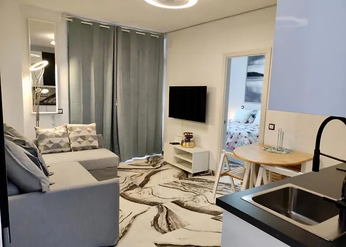 2 Bedrooms Flat + Balcony + Parking At Las Canteras Beach