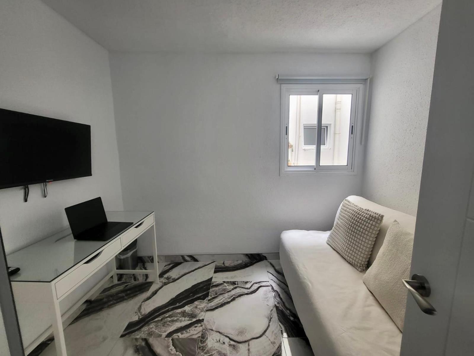 2 Bedrooms Flat + Balcony + Parking At Canteras Appartement *